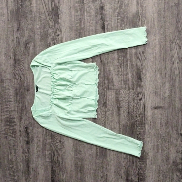 SHEIN Tops - Lime lettuce edge crop top